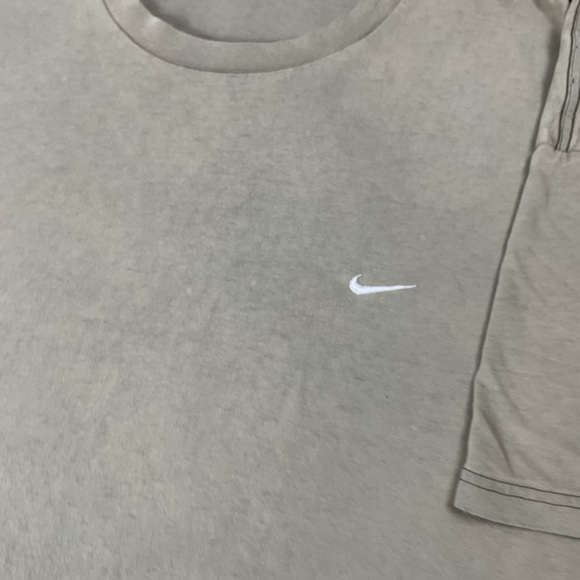 Vintage distressed Nike embroidered swoosh tan short sleeve tee shirt - Picture 4 of 16